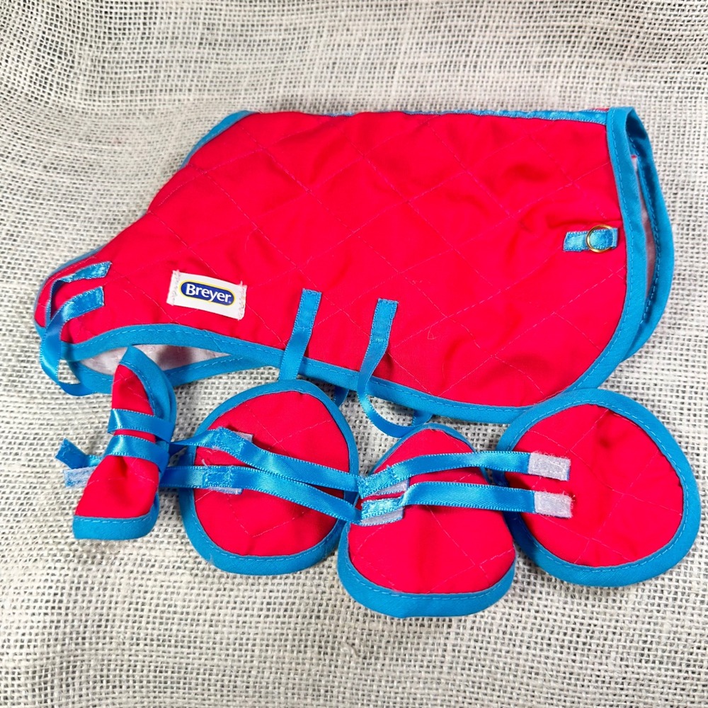 Breyer Horse‎ Accessory Set Bright Pink Quilted Blanket and Shipping Boots Set